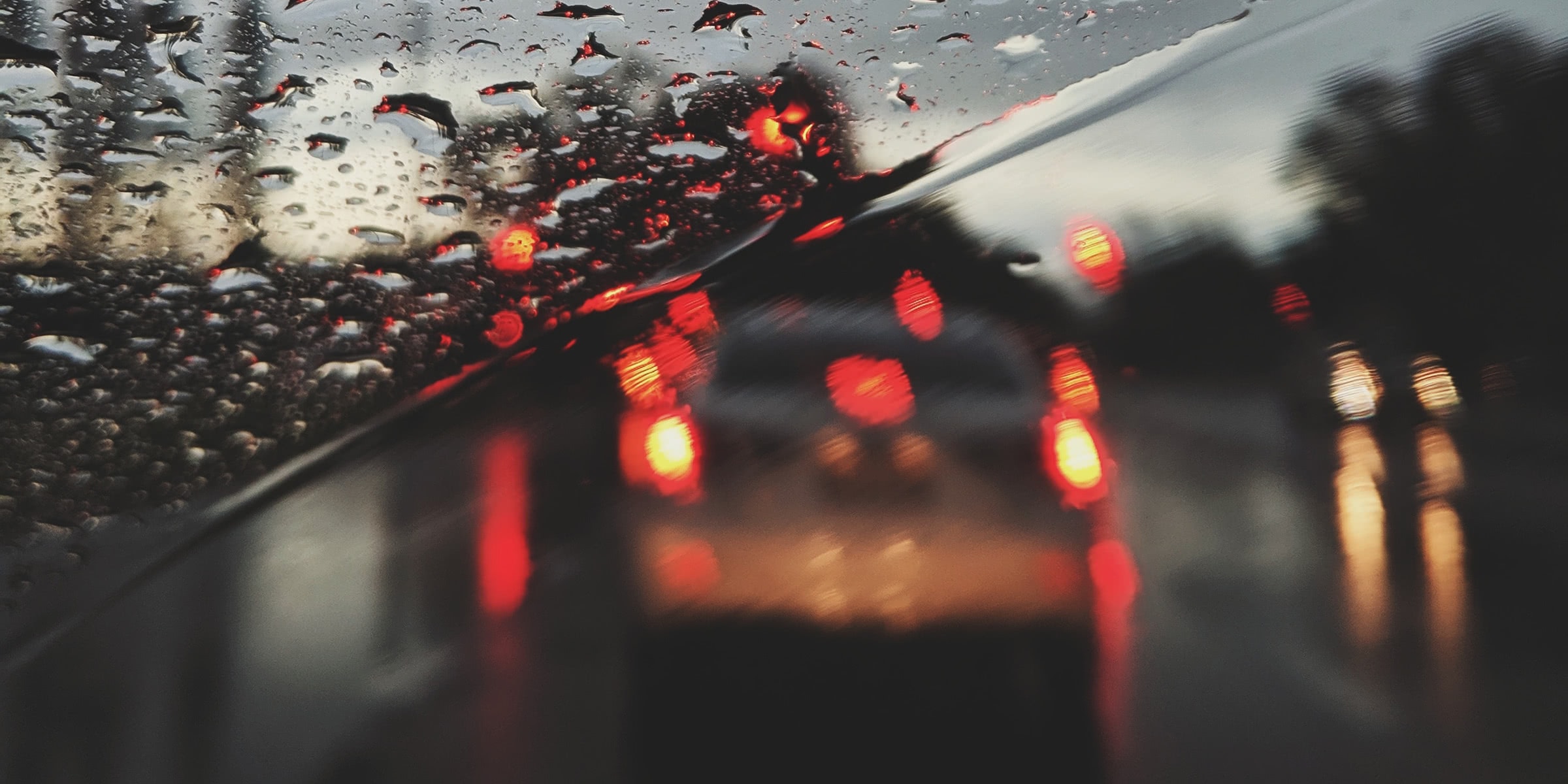 Driving in drizzle: 12 tips for navigating safely in the rain (Rule 1: slow down!)