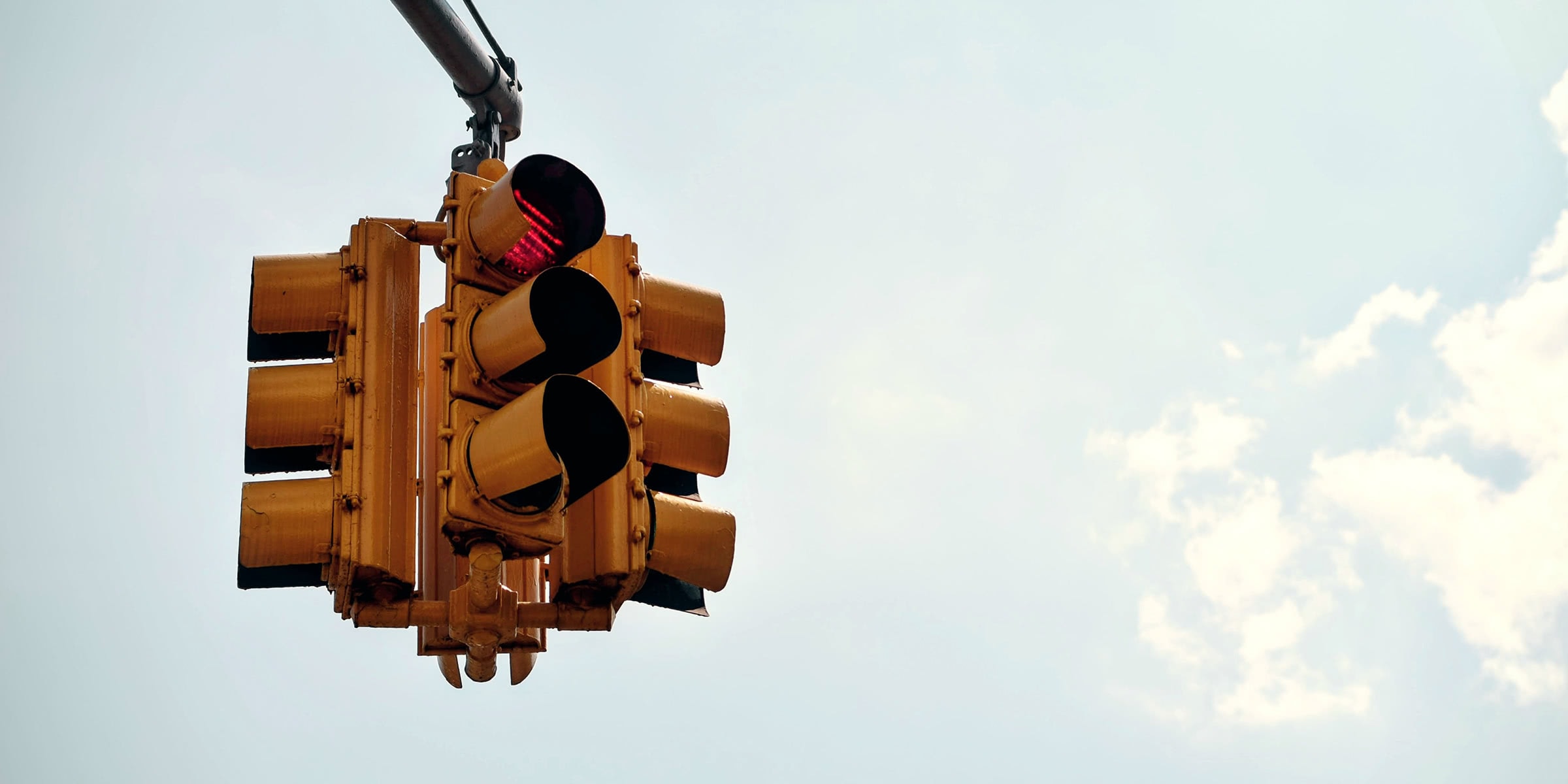 Study: Number of people killed by red light runners hits a 10-year high (and how to prevent crashes)